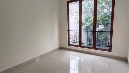 Rumah Bagus,jalan lebar,dalam cluster di Graha Raya