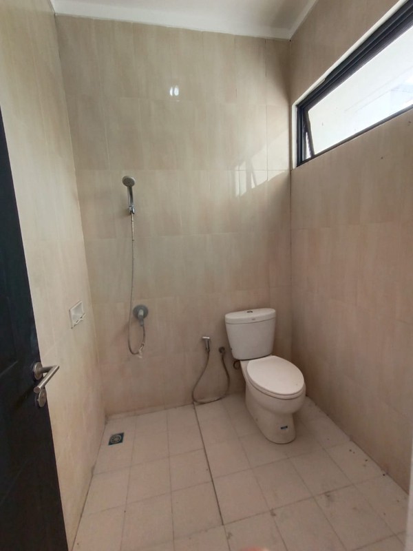 Rumah Bagus,jalan lebar,dalam cluster di Graha Raya