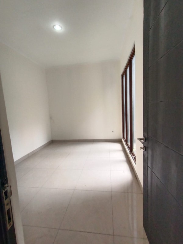Rumah Bagus,jalan lebar,dalam cluster di Graha Raya