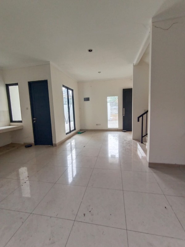 Rumah Bagus,jalan lebar,dalam cluster di Graha Raya