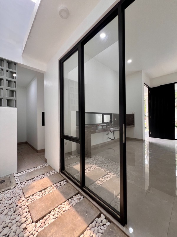 Rumah bagus,jalan lebar,dalam cluster di Bintaro Jaya 9.