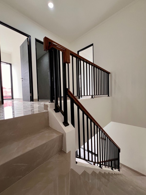 Rumah bagus,jalan lebar,dalam cluster di Bintaro Jaya 9.