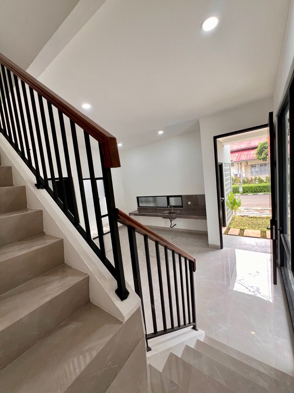 Rumah bagus,jalan lebar,dalam cluster di Bintaro Jaya 9.
