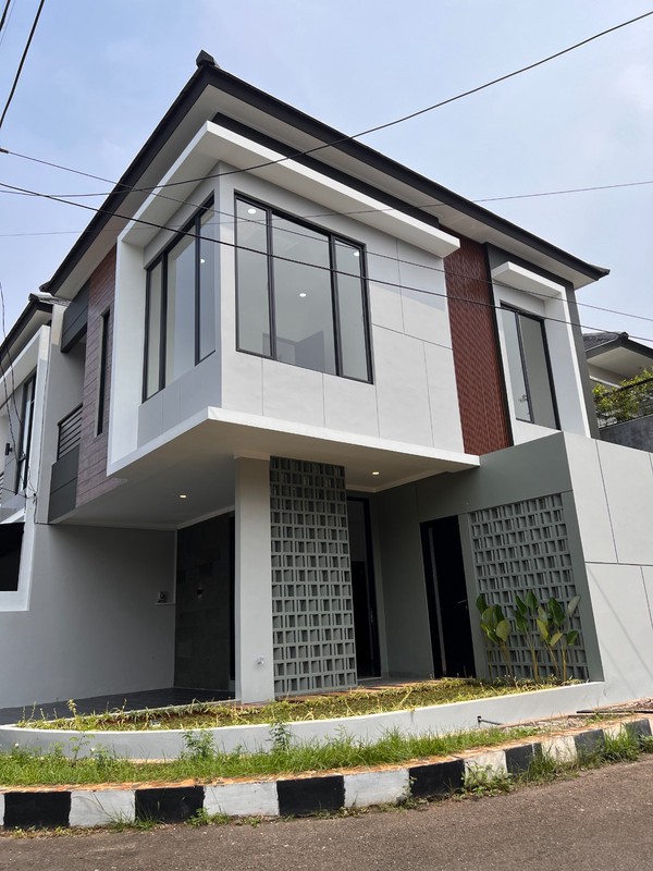 Rumah bagus,jalan lebar,dalam cluster di Bintaro Jaya 9.