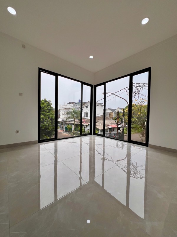 Rumah bagus,jalan lebar,dalam cluster di Bintaro Jaya 9.