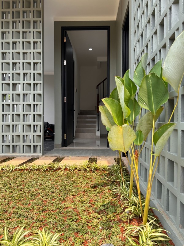Rumah bagus,jalan lebar,dalam cluster di Bintaro Jaya 9.