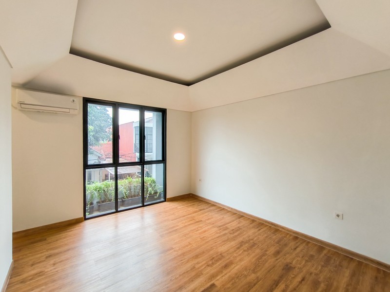 Rumah Bagus,ruangan luas di Graha Raya.
