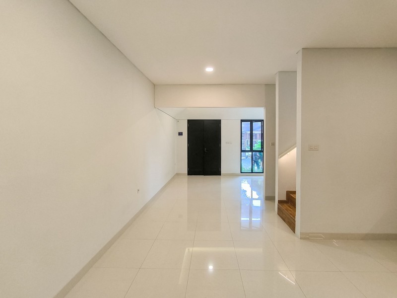 Rumah Bagus,ruangan luas di Graha Raya.