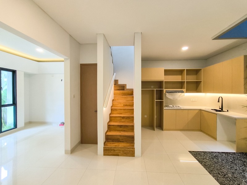 Rumah Bagus,ruangan luas di Graha Raya.