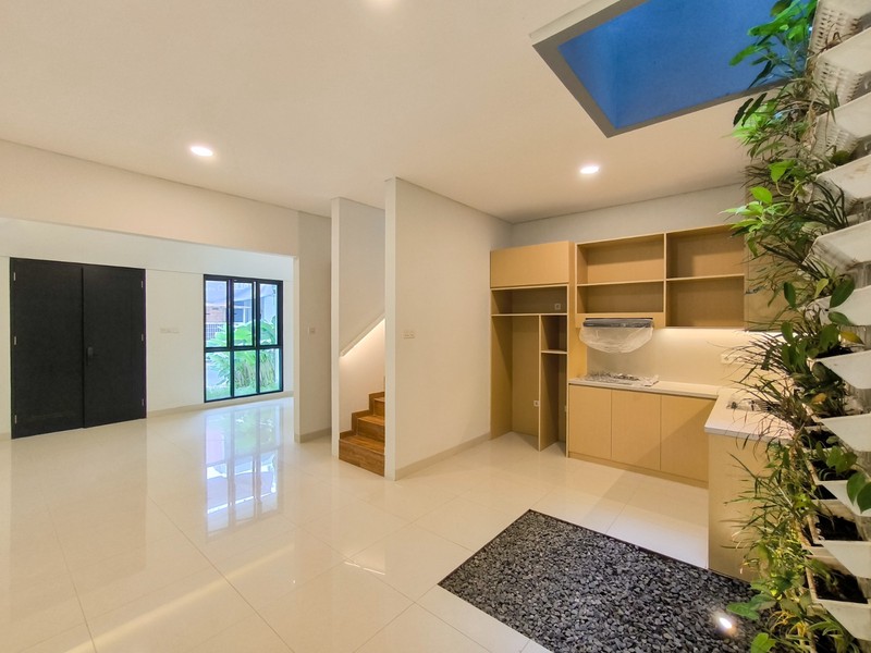 Rumah Bagus,ruangan luas di Graha Raya.