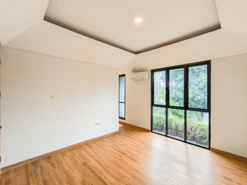 Rumah Bagus,ruangan luas di Graha Raya.