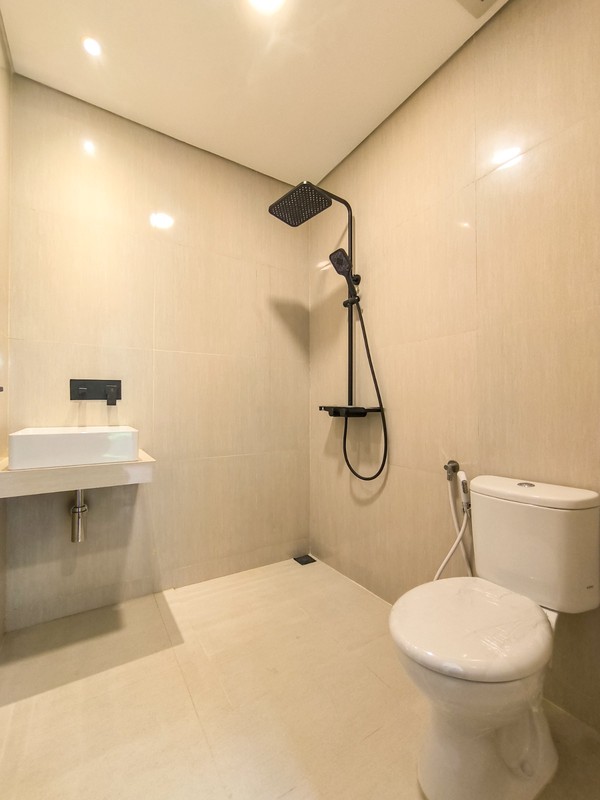 Rumah Bagus,ruangan luas di Graha Raya.