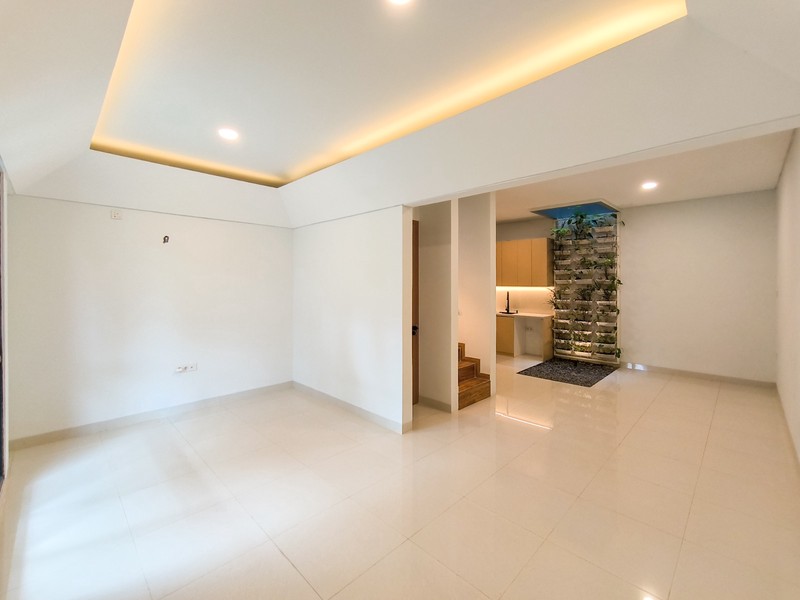 Rumah Bagus,ruangan luas di Graha Raya.