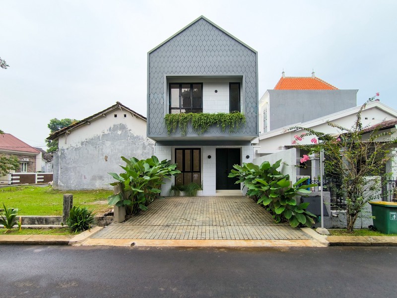 Rumah Bagus,ruangan luas di Graha Raya.