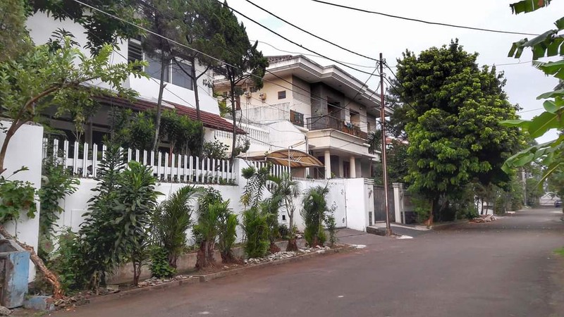 Rumah Mewah Klasik di Simprug Garden, Akses Kebayoran Baru Kemang