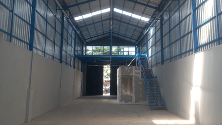 Disewakan 401 m2 Gudang Raya Manukan Kulon - Tandes - Surabaya Barat Plus Ada Ruang Kantor- Kondisi Baru Siap Pakai