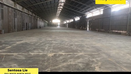Disewakan 3168 m2 Gudang Raya Margomulyo - Kekuatan 3 Ton - Dekat Akses Tol , Akses Pelabuhan