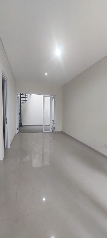 Rumah 2 Lantai LT 105 m2 dan LB 136 m2 dengan KT 3+1 KM 2+1 Posisi HOEK