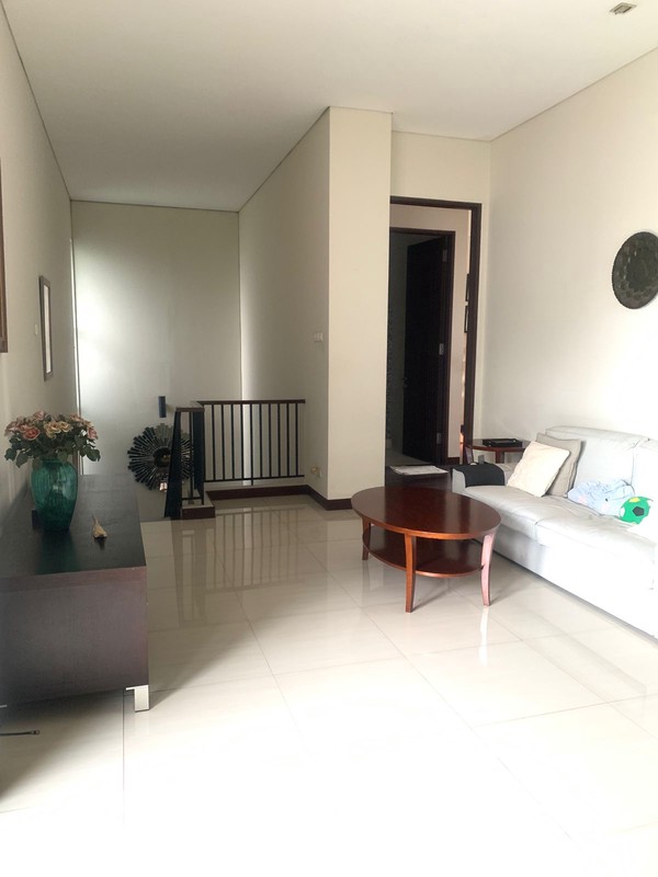 Rumah Bagus Di Jl Mekar Baru Raya Cirendeu Tangerang Selatan