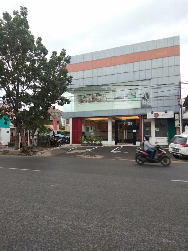 Disewakan Ruko Bintaro ..21/2lt  Pinggir Jalan Utama di Bintaro Jaya sektor 5