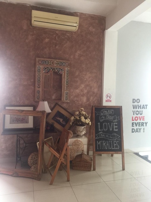 Disewakan Ruko Bintaro ..21/2lt  Pinggir Jalan Utama di Bintaro Jaya sektor 5