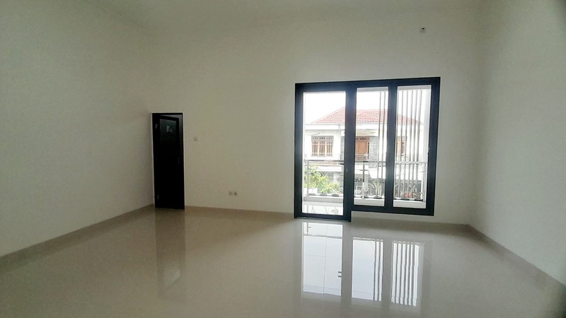 Rumah 2 Lantai Dijual Lokasi di Taman Malaka Duren Sawit Jaktim