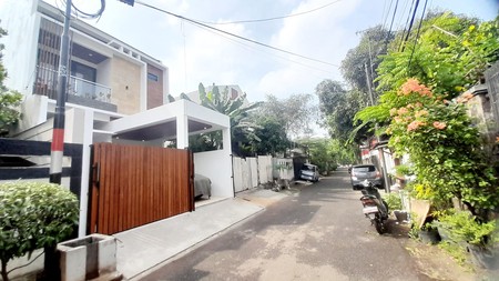 Rumah 2 Lantai Dijual Lokasi di Taman Malaka Duren Sawit Jaktim