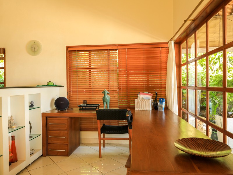 BEACHFRONT VILLA WITH SPACIOUS GARDEN AND POOL IN LOVINA, NORTH BALI