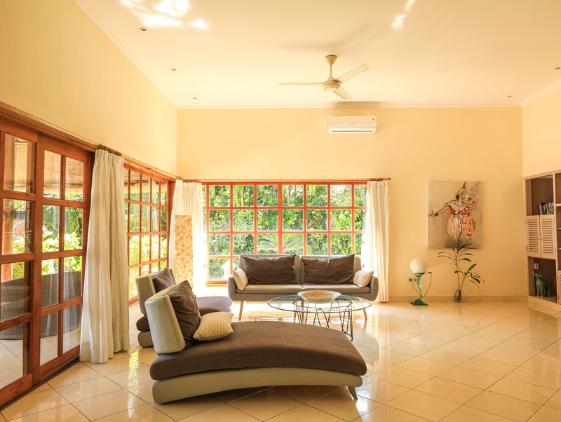 BEACHFRONT VILLA WITH SPACIOUS GARDEN AND POOL IN LOVINA, NORTH BALI