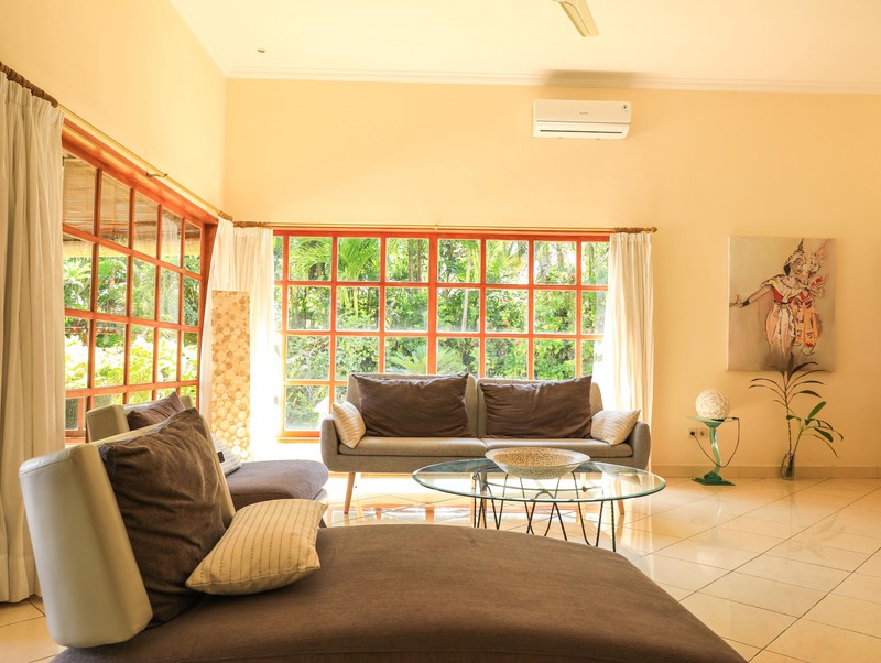 BEACHFRONT VILLA WITH SPACIOUS GARDEN AND POOL IN LOVINA, NORTH BALI