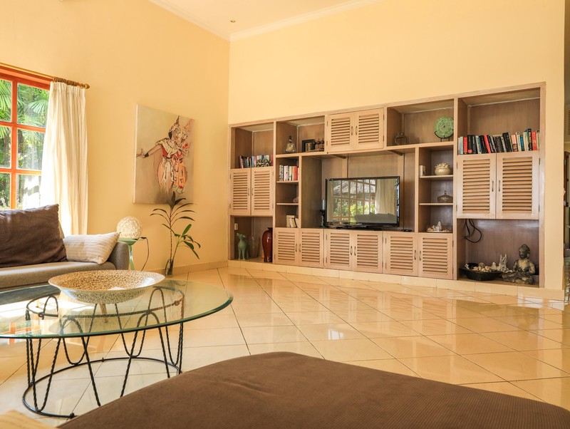 BEACHFRONT VILLA WITH SPACIOUS GARDEN AND POOL IN LOVINA, NORTH BALI