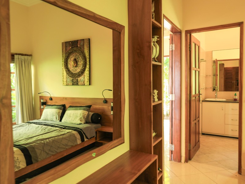 BEACHFRONT VILLA WITH SPACIOUS GARDEN AND POOL IN LOVINA, NORTH BALI