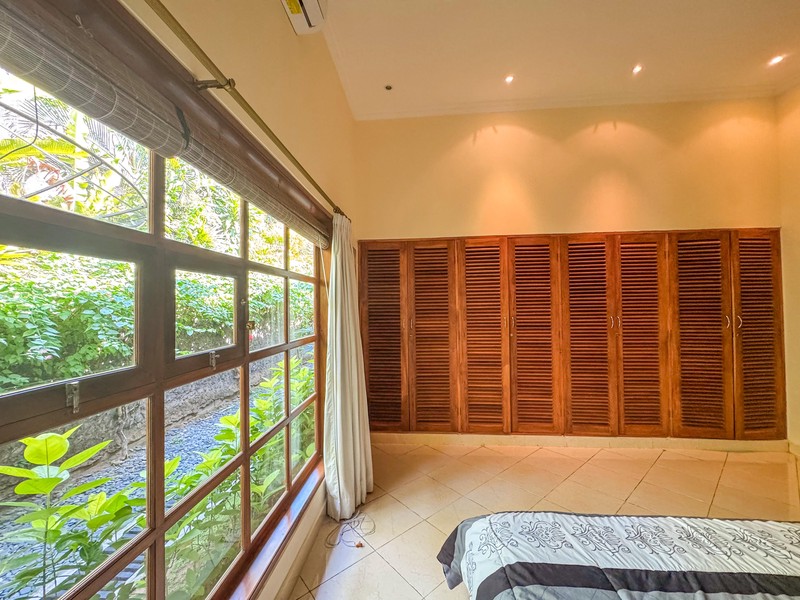 BEACHFRONT VILLA WITH SPACIOUS GARDEN AND POOL IN LOVINA, NORTH BALI