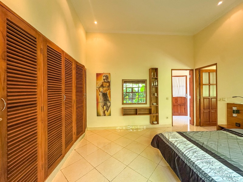 BEACHFRONT VILLA WITH SPACIOUS GARDEN AND POOL IN LOVINA, NORTH BALI
