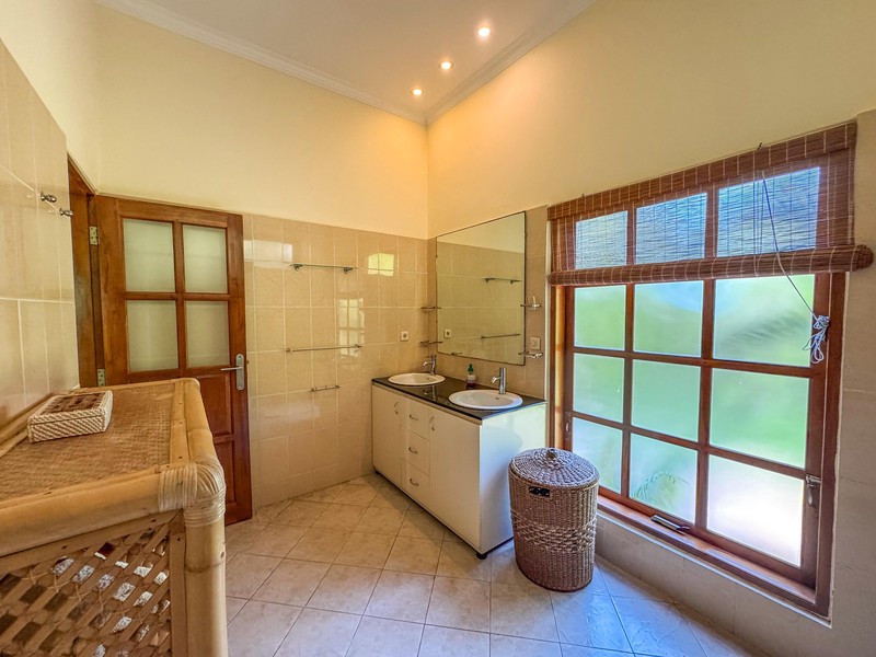 BEACHFRONT VILLA WITH SPACIOUS GARDEN AND POOL IN LOVINA, NORTH BALI