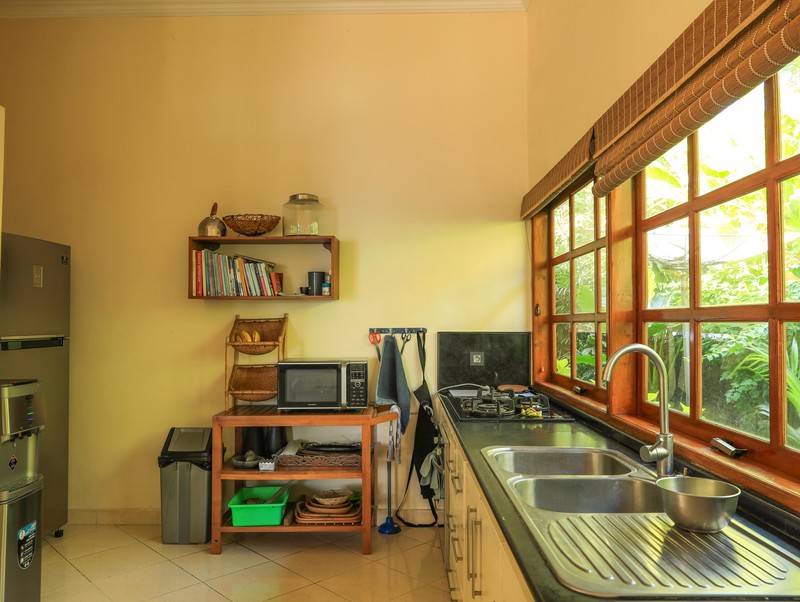 BEACHFRONT VILLA WITH SPACIOUS GARDEN AND POOL IN LOVINA, NORTH BALI