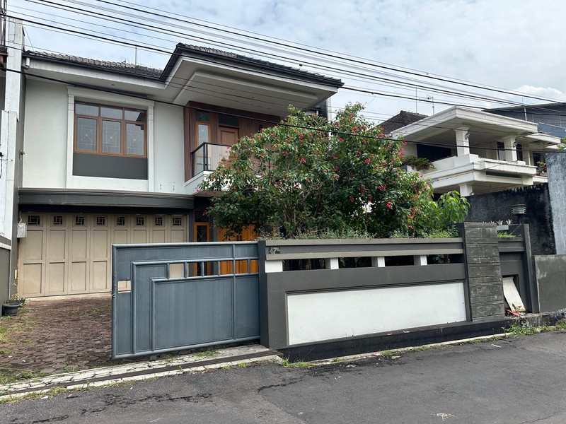 Rumah Lux di Terusan Sutami