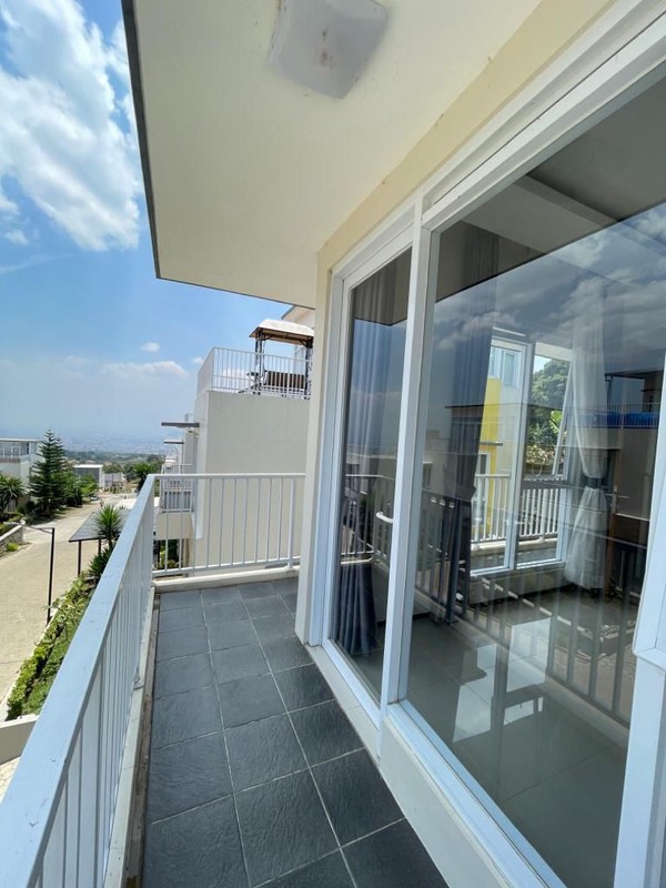 Villa Valle Verde Siap Pakai di Pasirhalang