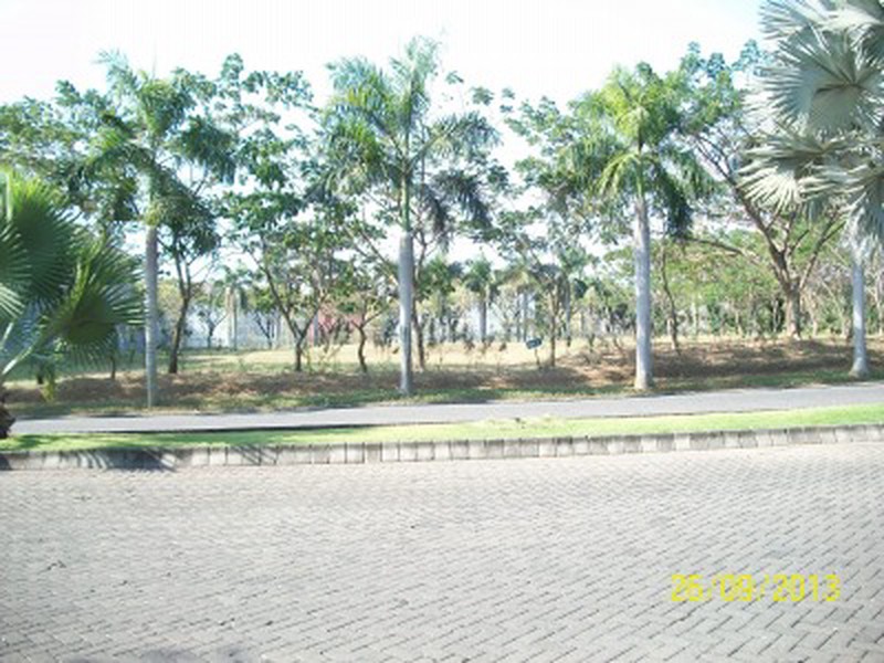 Tanah di Pakuwon Indah Imperial Golf Surabaya Barat, Luas 18 x 27 m2, Row Jalan Lebar, SIAP BANGUN