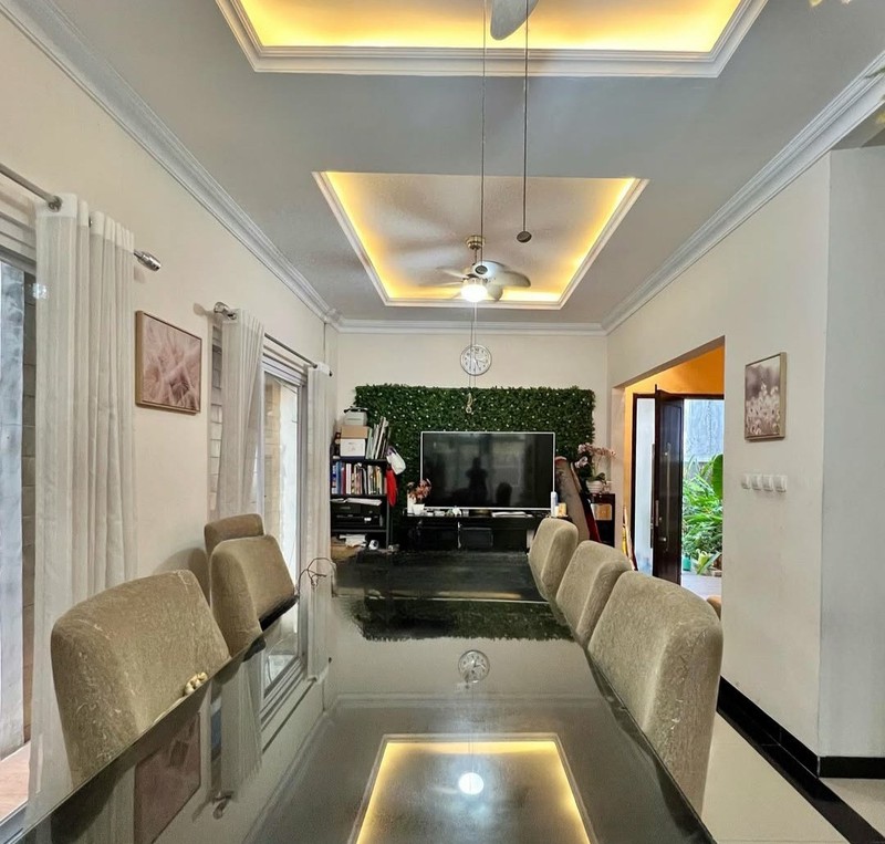 Cilandak dekat ampera, rumah cantik dengan swimpool dekat halte busway ragunan