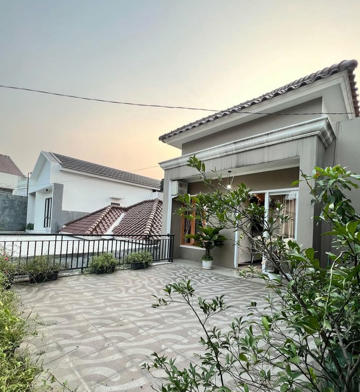 Cilandak dekat ampera, rumah cantik dengan swimpool dekat halte busway ragunan