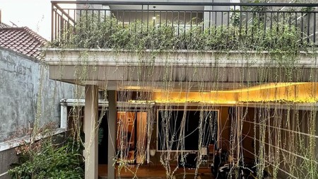 Cilandak dekat ampera, rumah cantik dengan swimpool dekat halte busway ragunan