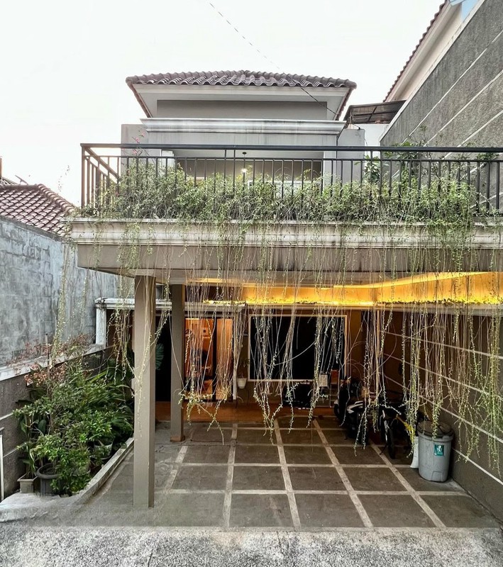 Cilandak dekat ampera, rumah cantik dengan swimpool dekat halte busway ragunan