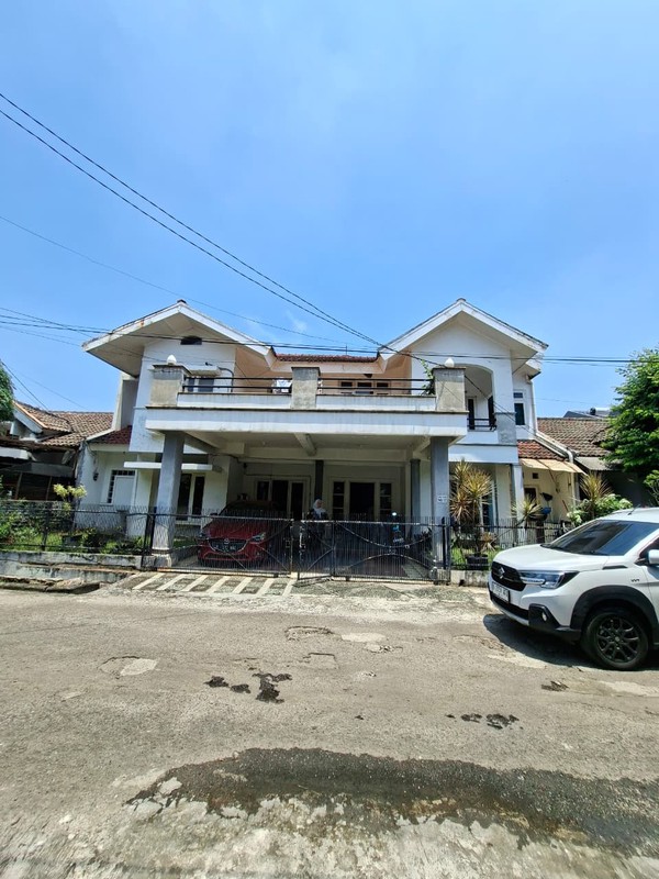 Rumah Bagus 2 Lantai Siap Huni KT 5+1 KM 4+1 Surat SHM