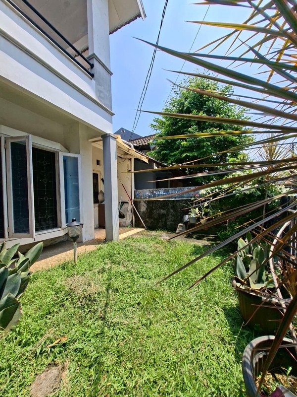 Rumah Bagus 2 Lantai Siap Huni KT 5+1 KM 4+1 Surat SHM