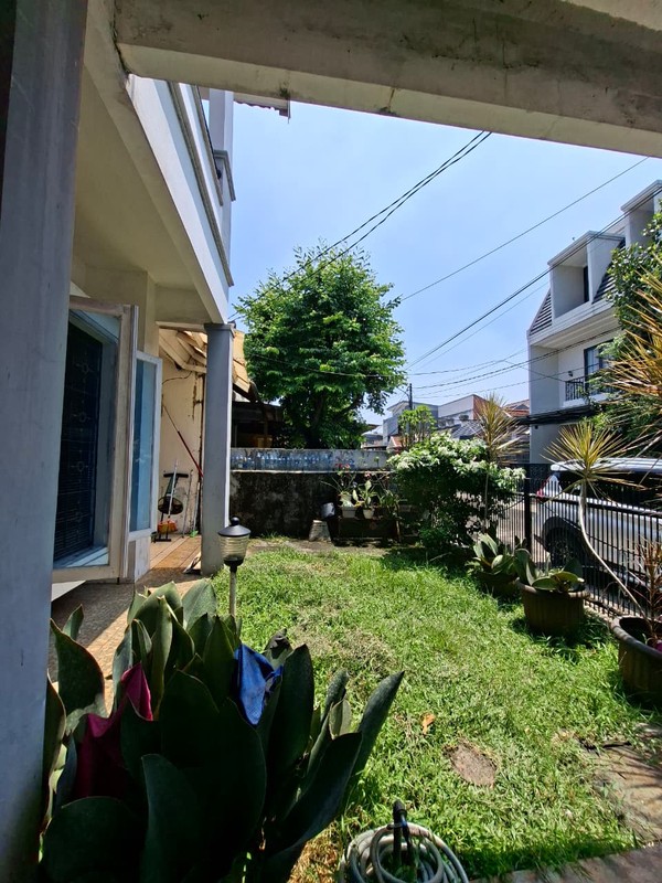 Rumah Bagus 2 Lantai Siap Huni KT 5+1 KM 4+1 Surat SHM