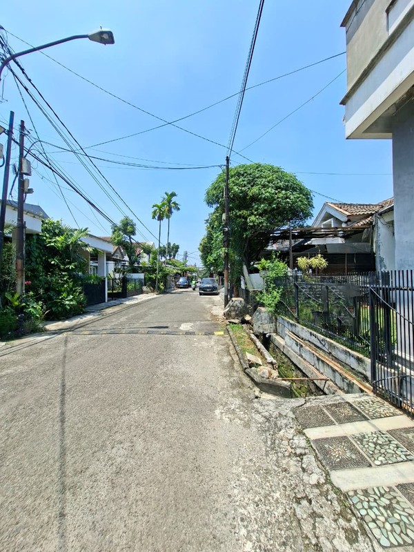 Rumah Bagus 2 Lantai Siap Huni KT 5+1 KM 4+1 Surat SHM