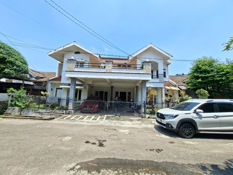 Rumah Bagus 2 Lantai Siap Huni KT 5+1 KM 4+1 Surat SHM
