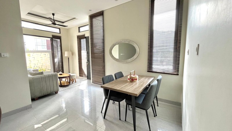 Rumah Siap Huni Bagus di Pamulang Posisi HOEK dengan KT 4+1 KM 3+1 Surat SHM LT 145 m2 dan LB 176 m2