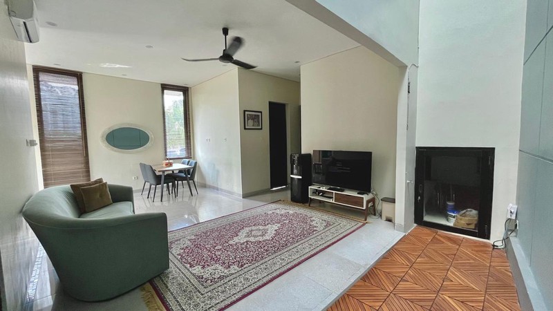 Rumah Siap Huni Bagus di Pamulang Posisi HOEK dengan KT 4+1 KM 3+1 Surat SHM LT 145 m2 dan LB 176 m2